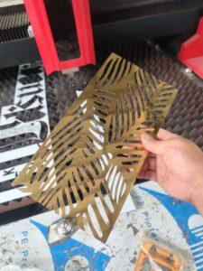 เลเซอร์คัททองเหลือง