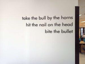 ป้ายอะคริลิค_ติดผนัง